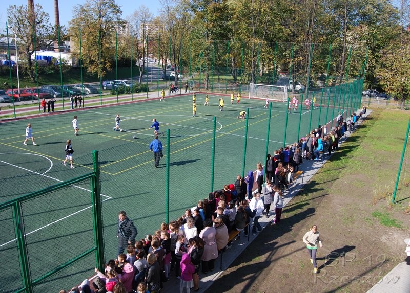 Nowe boiska sportowe, fot. SP 19